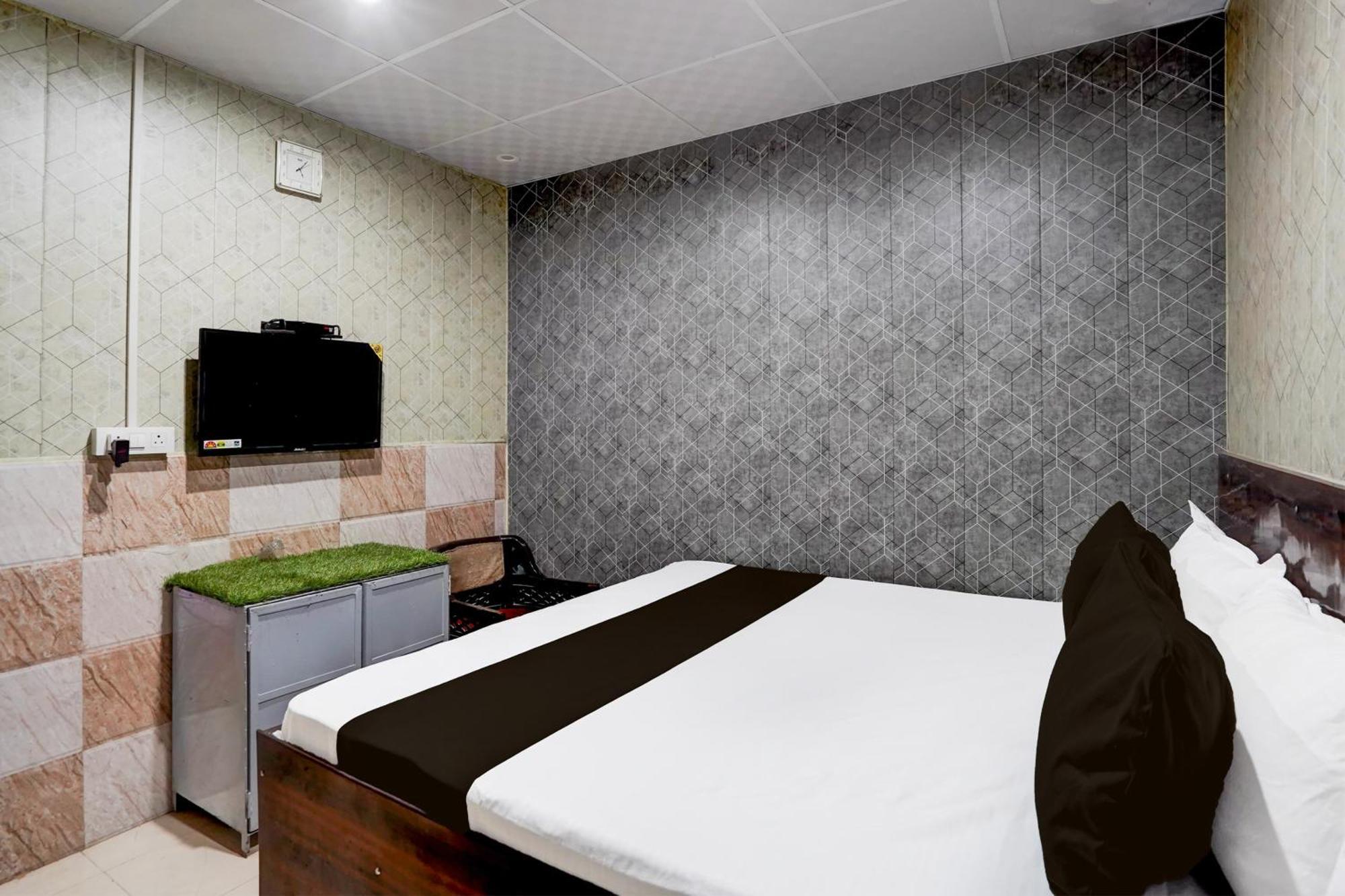 Hotel O Anant Ghaziabad Zewnętrze zdjęcie