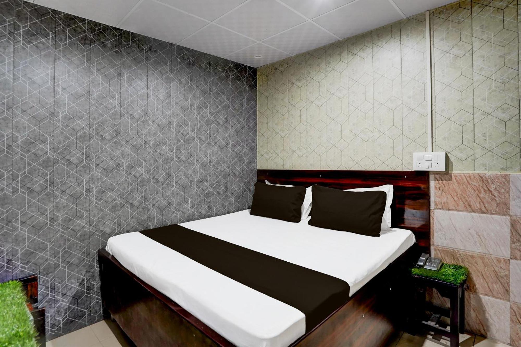 Hotel O Anant Ghaziabad Zewnętrze zdjęcie