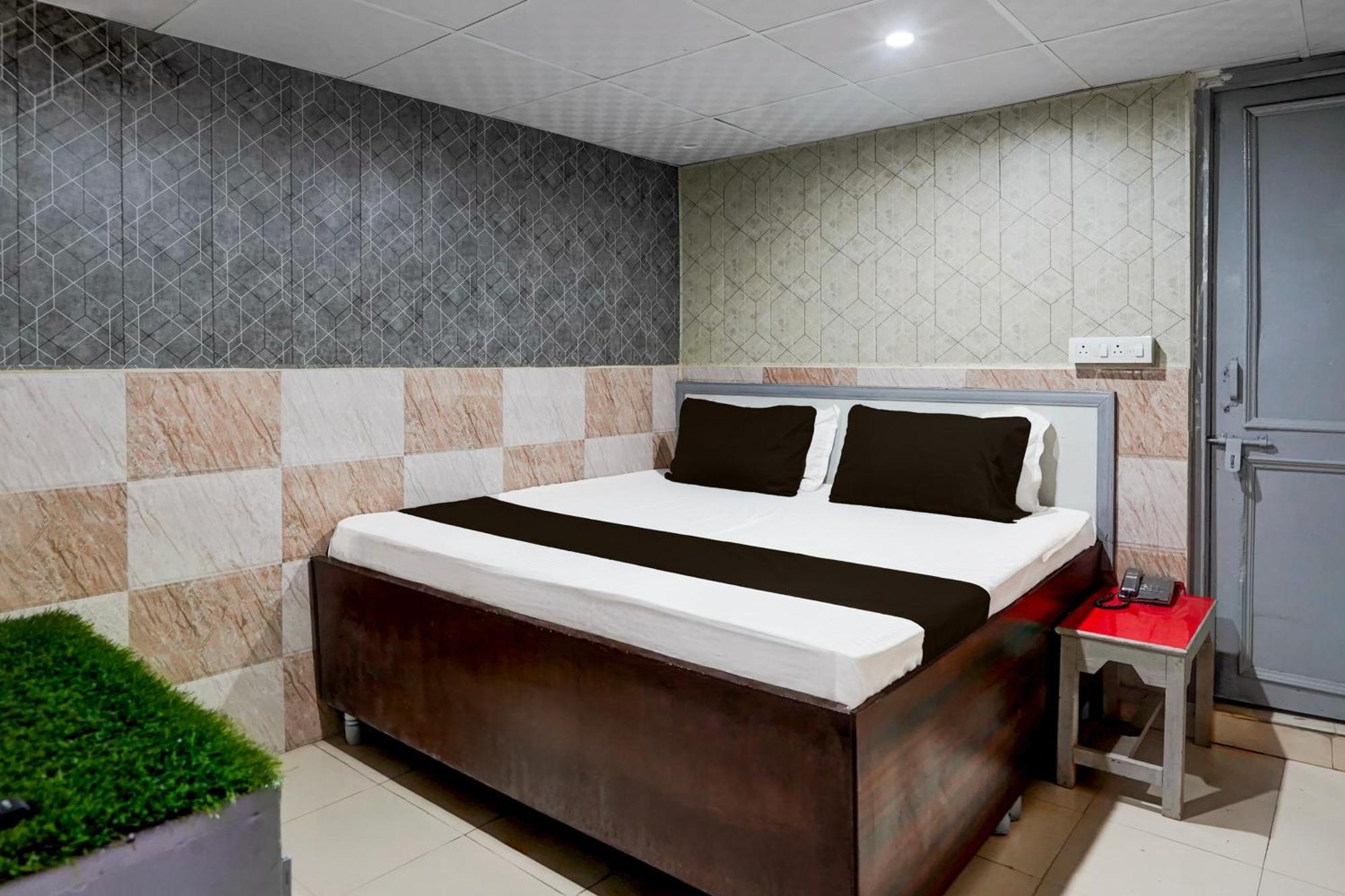Hotel O Anant Ghaziabad Zewnętrze zdjęcie